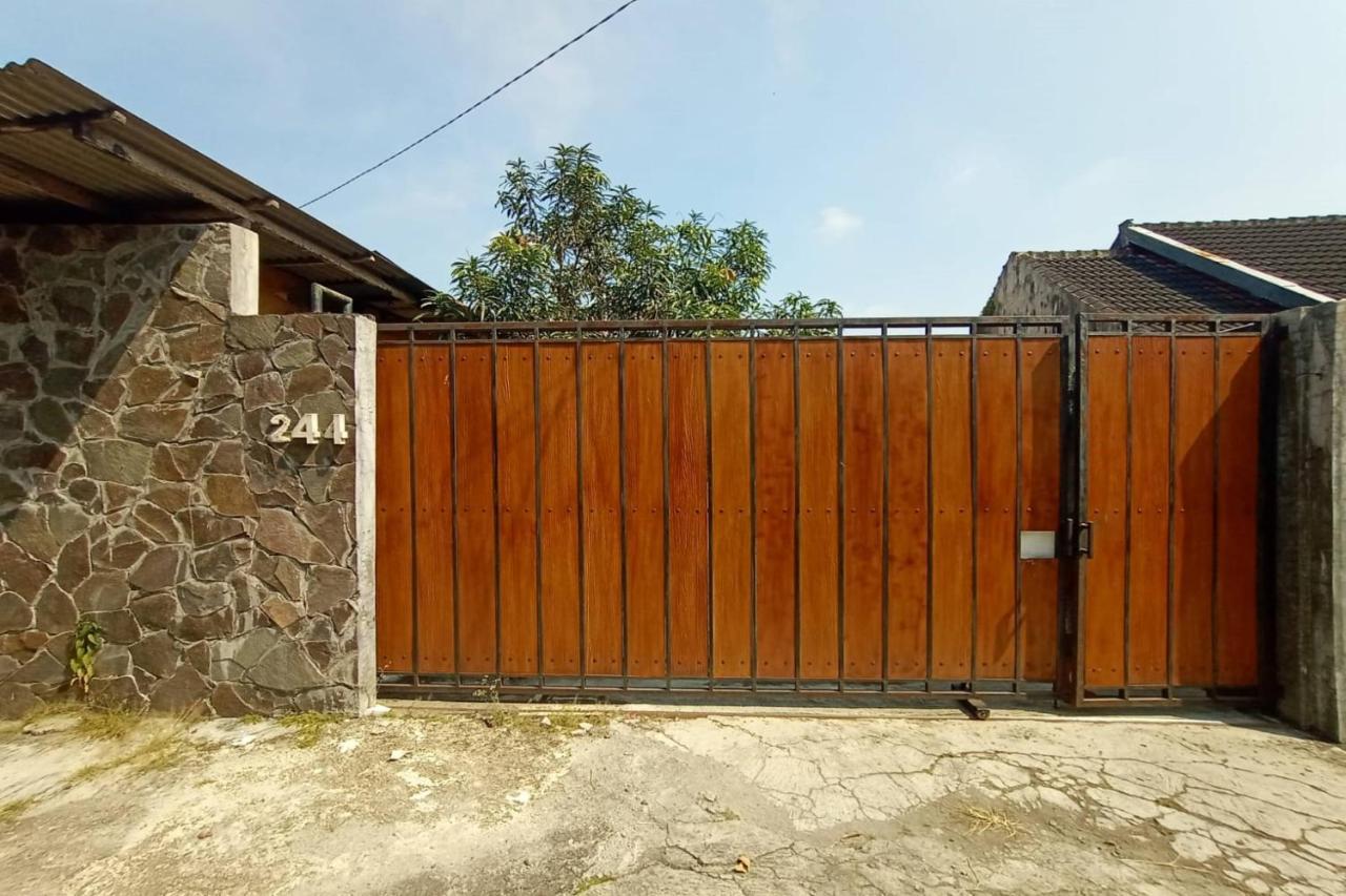Express O 91578 Villali Jogja Yogyakarta Bagian luar foto